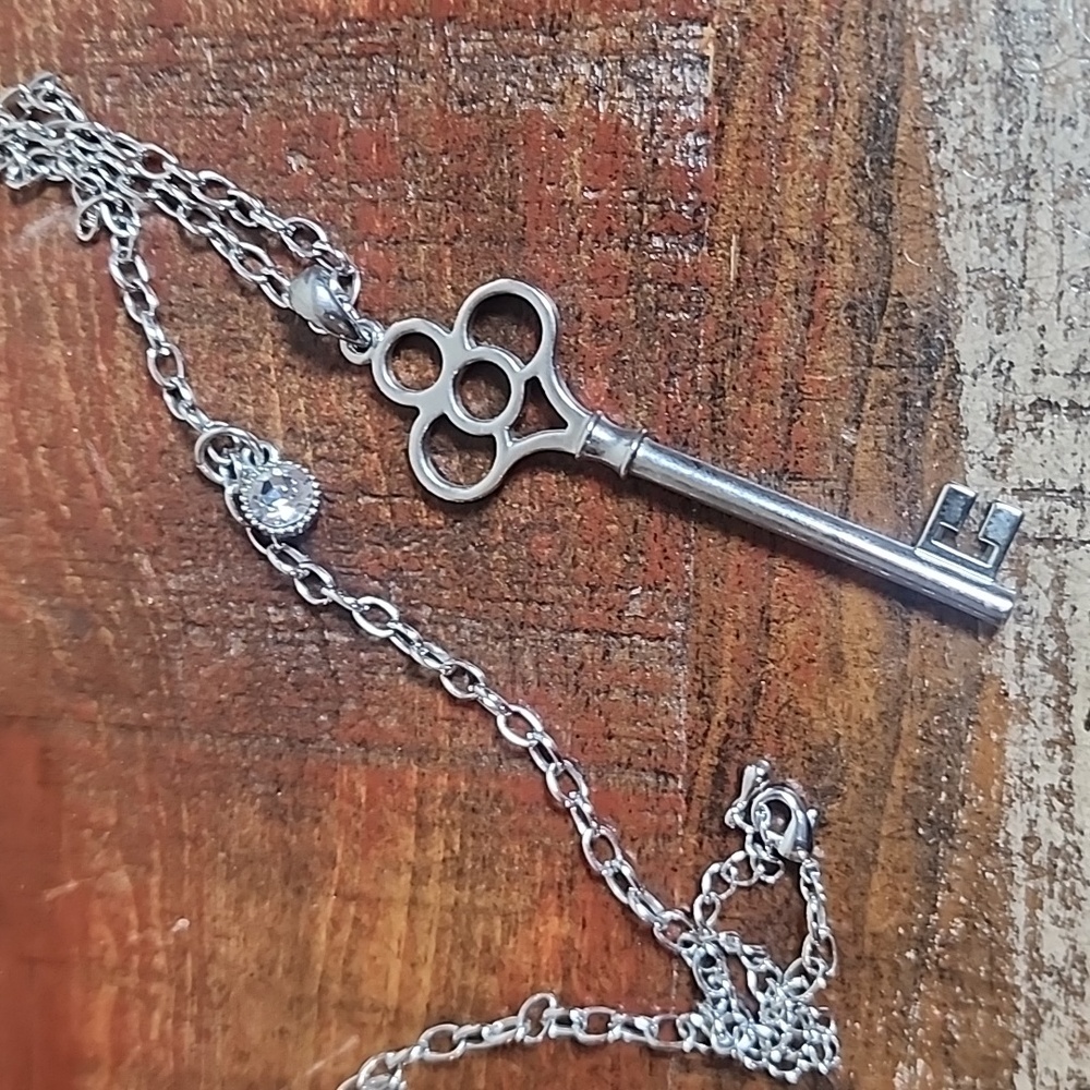 Skeleton Silver Key Adjustable Necklace Rhinestone 26" - Picture 3 of 6